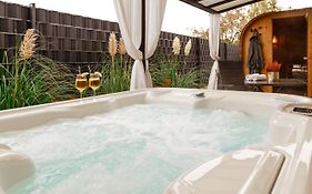 Spa Cottage Serenity Chalet